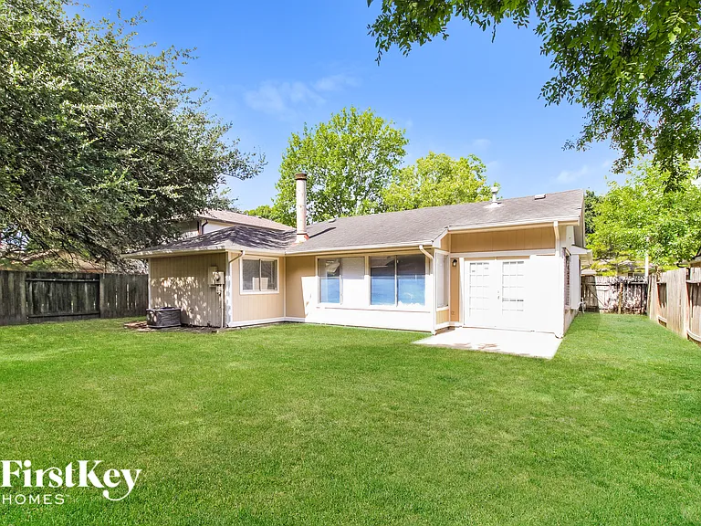 1023 Huntington Dr — Photo 13