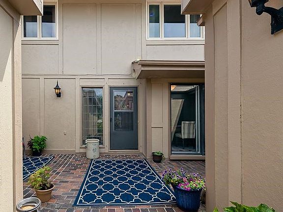 3rd image of 6009 Oak Hills Dr