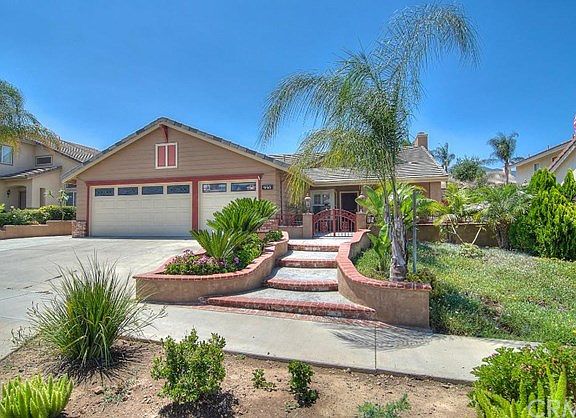 2nd image of 950 Latigo Ln