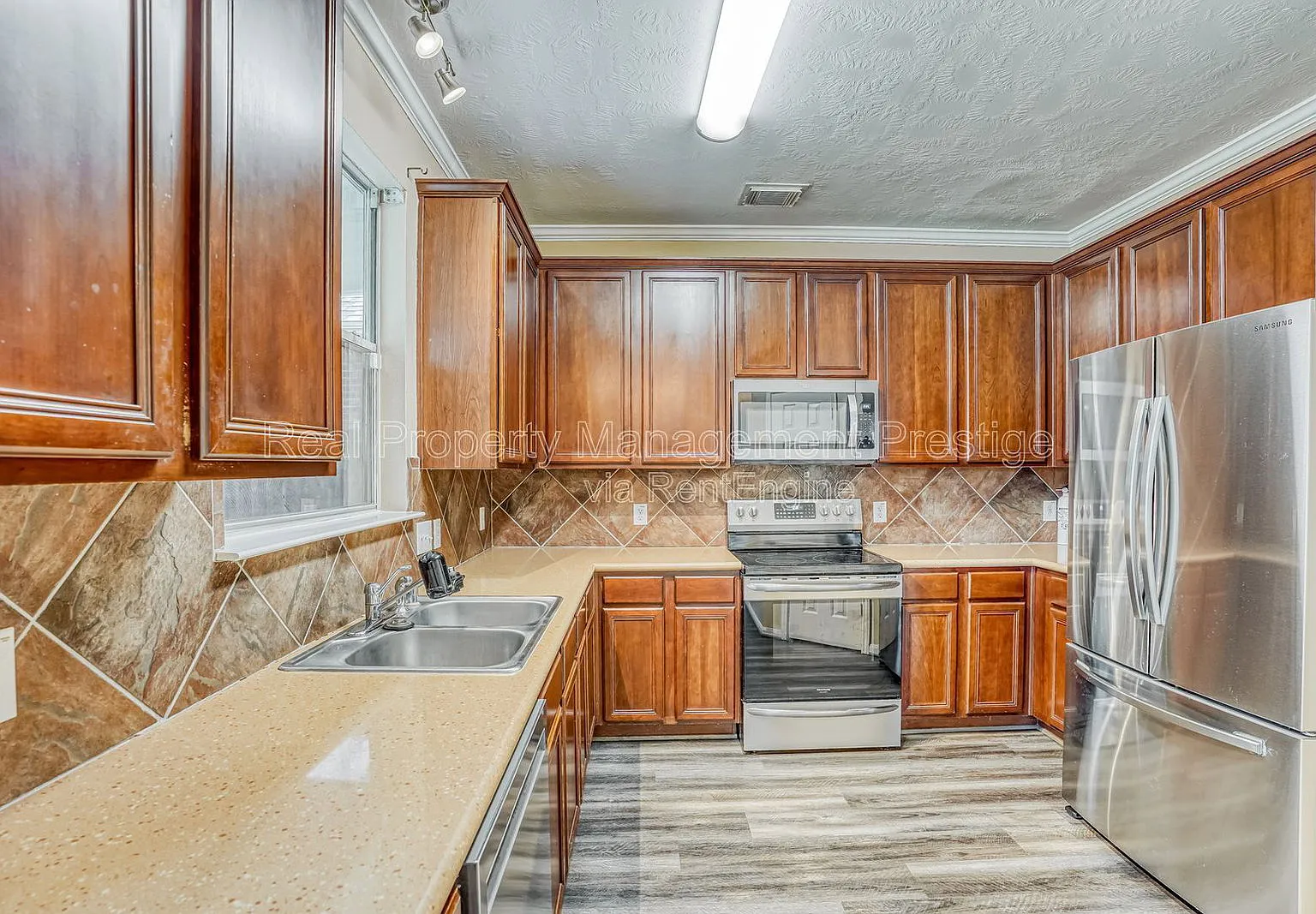 3 bed, 2.5 bath, 2183 sqft, $2,195 — Photo 4