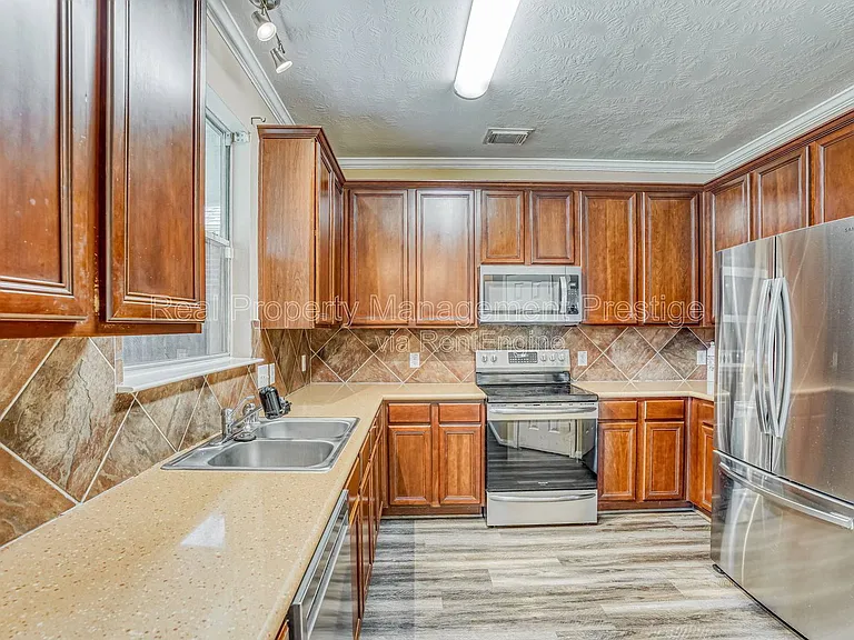 1122 Chase Park Dr — Photo 4