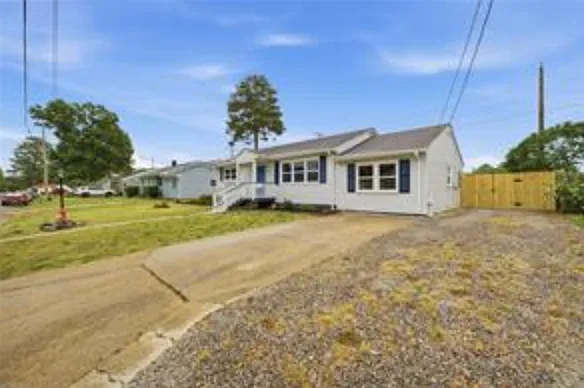 2521 Lynnriver Dr — Photo 3