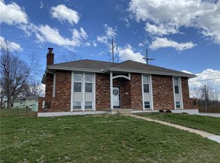 217 SW Sunset Dr, Lees Summit, MO 64081