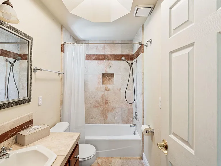 14215 Killarney Dr — Photo 37