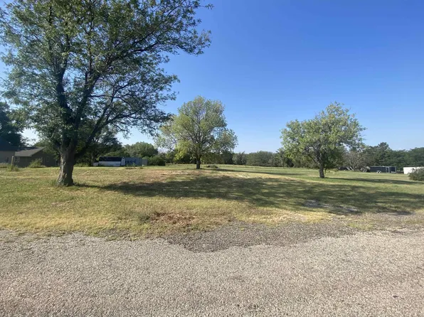 502 W 3rd St, Ellis, KS 67637