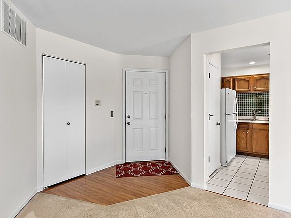 2nd image of 4 Aberdeen Ct Unit Z1
