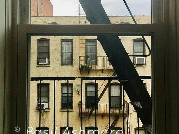 3rd image of 483 16th St #3