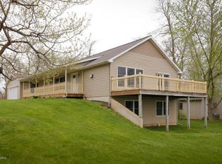 62217 41st St, Paw Paw, MI 49079