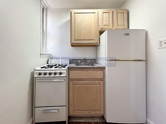 5th image of 936 W End Ave APT B14