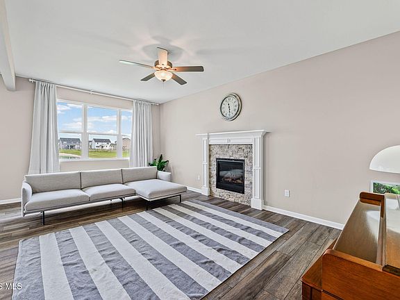 5th image of 199 Valley Hall Dr