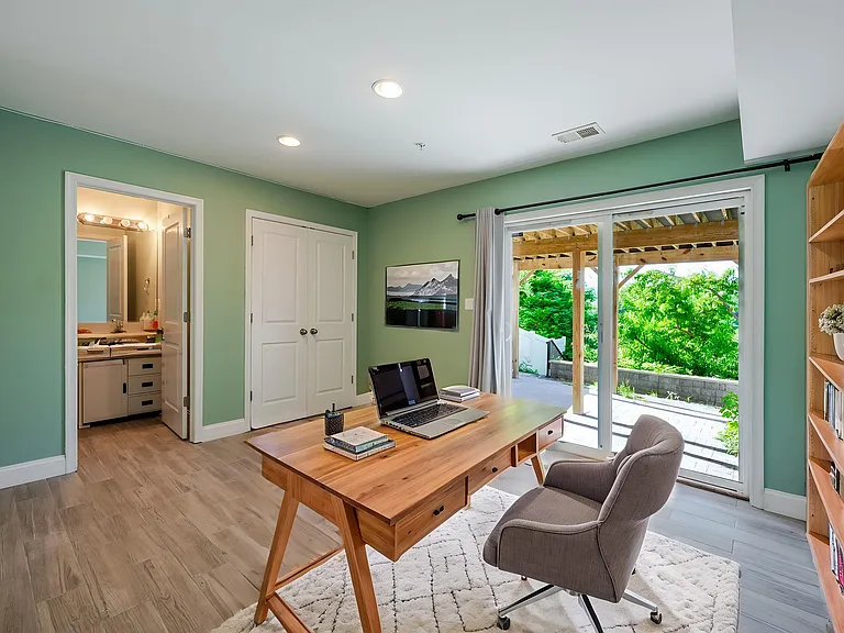 2390 Elvans Rd SE — Photo 18