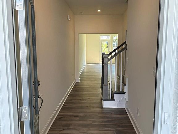 5th image of 6011 Mariemont Cir