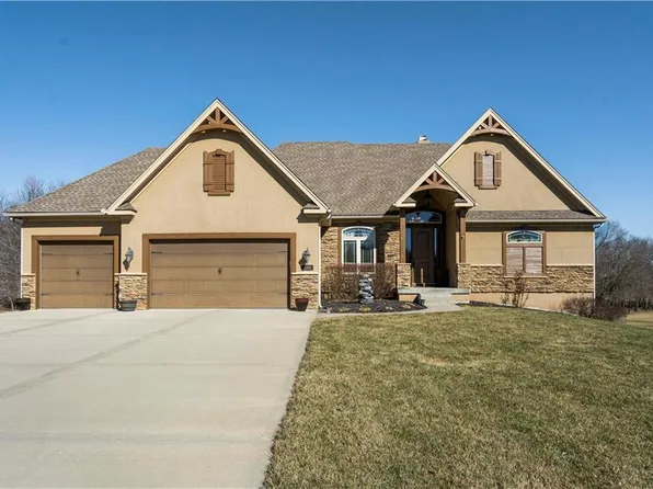 11106 Timber Creek Dr, Peculiar, MO 64078