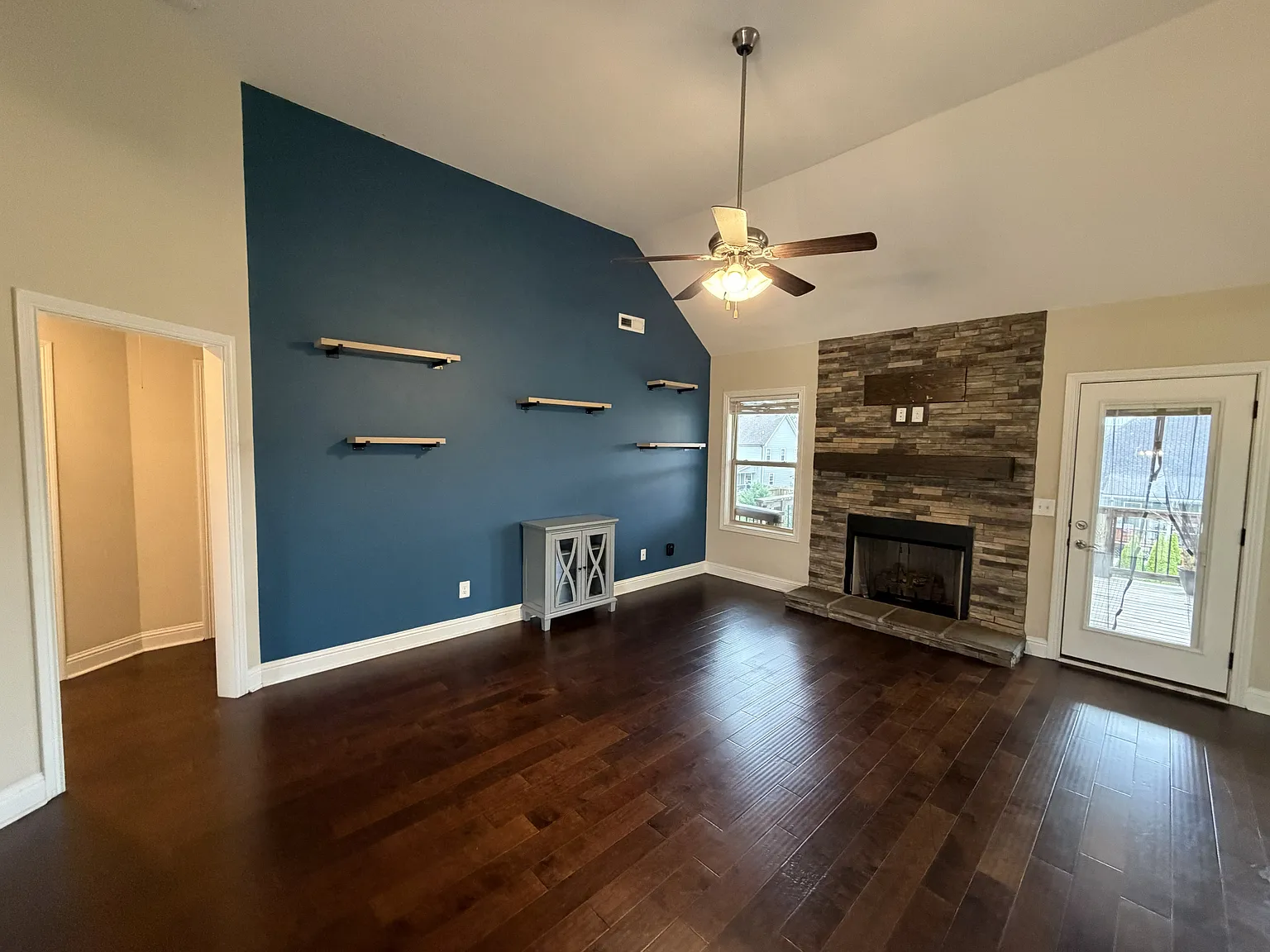 5 bed, 2800 sqft, $2,100 — Photo 3