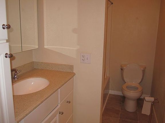 3rd image of 877 Woodside Ln E Unit 11