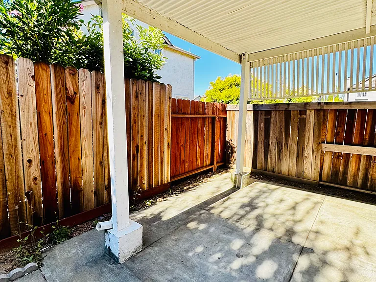 225 Tamarisk Cir — Photo 17