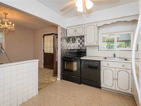 3rd image of 108 Singworth St