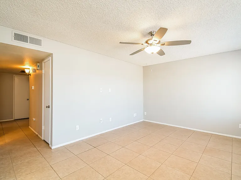 2301 E Butler St — Photo 8