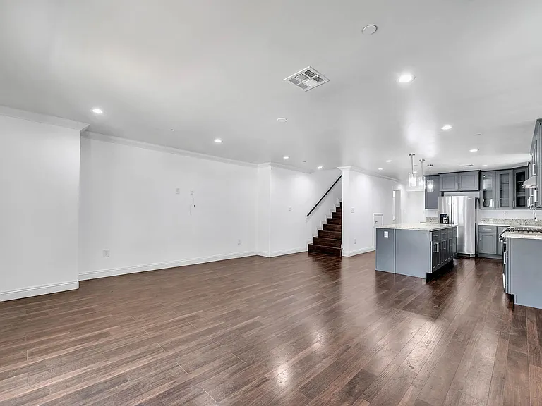 2880 W 14th St — Photo 12