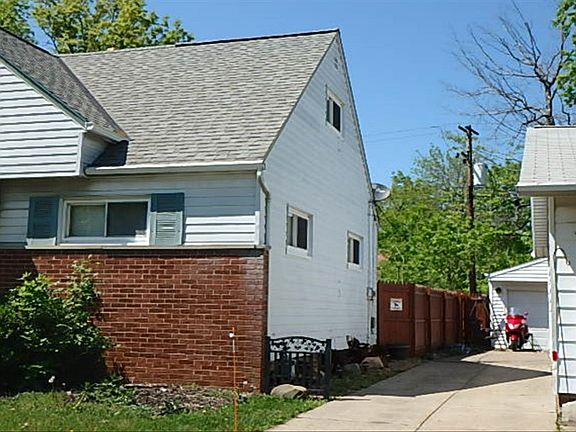 3rd image of 26461 Leslie Ave