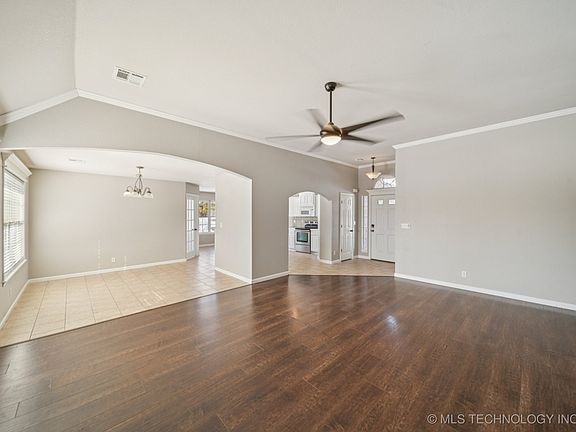 4th image of 4980 E Chestnut Dr