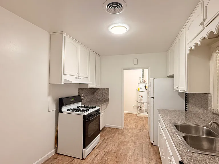 3517 E Lamona Ave — Photo 4