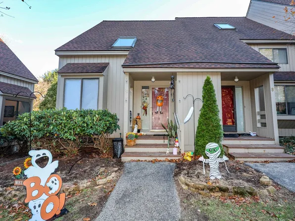 10 Pimlico Court, Bedford, NH 03110