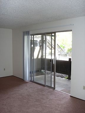 3rd image of 402 N G St APT 08