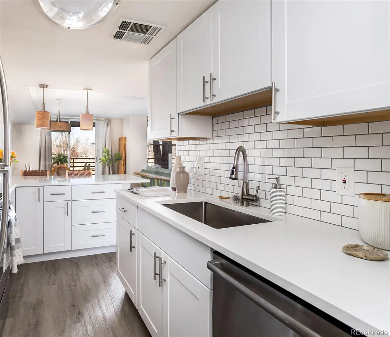 Updated 2 Bed 2 Bath in Denver's Mayfair Neighborhood! — Photo 3