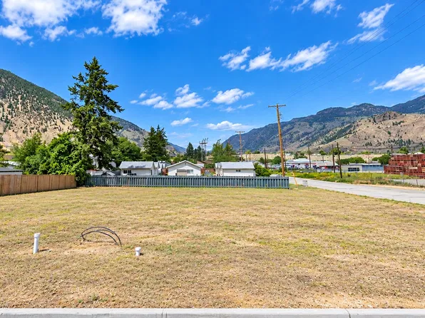 426 10th Ave, Keremeos, BC V0X 1N3