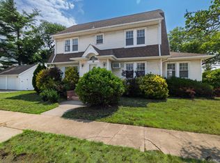 59 Hampton Rd, Lynbrook, NY 11563