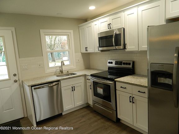 4th image of 343 Canterbury Court #B