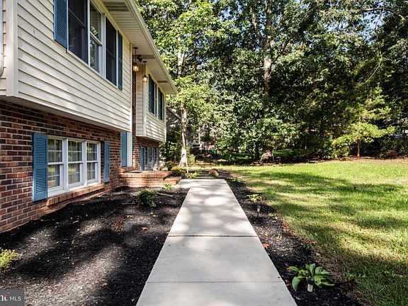 4th image of 30 Westward Dr