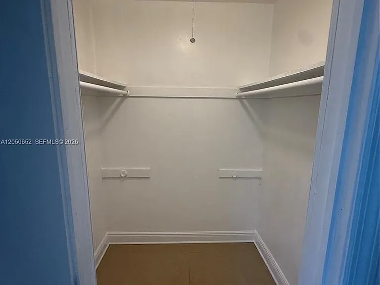 2100 N 52nd Ave — Photo 14