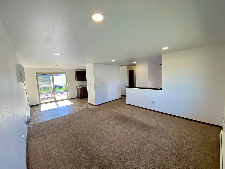 306 Leslie Way #A — Photo 4