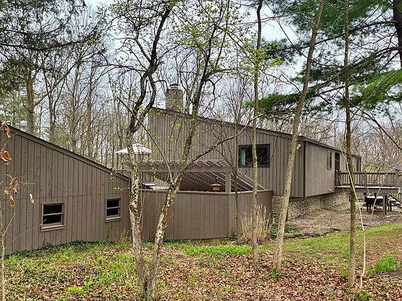 3rd image of 5095 Lakeview Dr