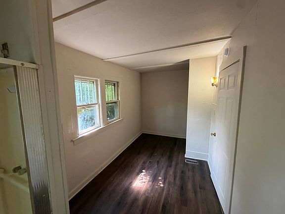 5th image of 1005 E 6th St