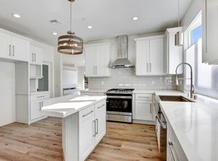 127 Heavenly Valley Rd, Thousand Oaks, CA 91320