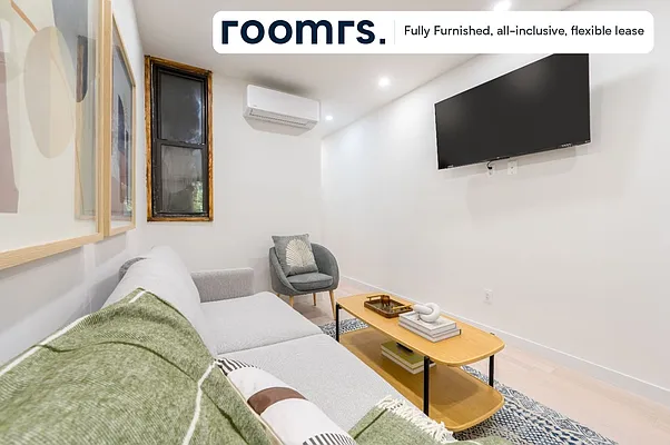 Living room, photo 1