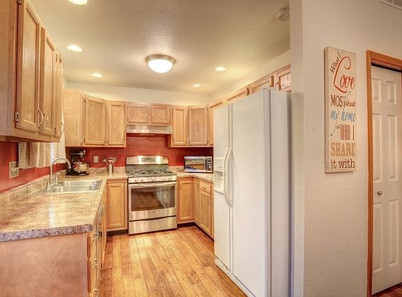 4th image of 409 Rosewood Dr