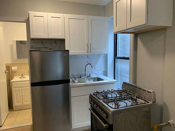 4th image of 2371 2nd Ave APT 8