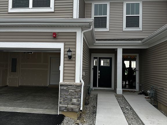 3rd image of 231 Cooney Way #101