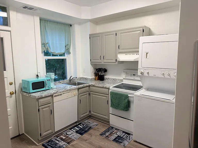 1323 Colonial Ave #4 — Photo 8