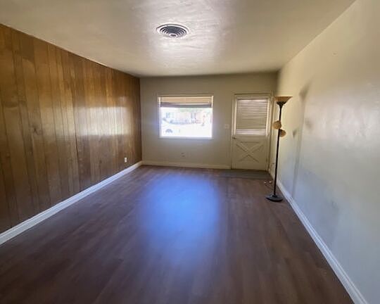 2nd image of 1068 Oleander Ave