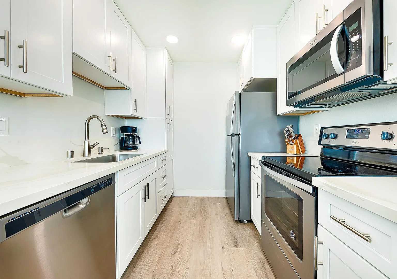 2br/2ba Remodeled Unit W/ 2 Assigned Parking Spots, Fully Gated Complex Available In Pb — Photo 1