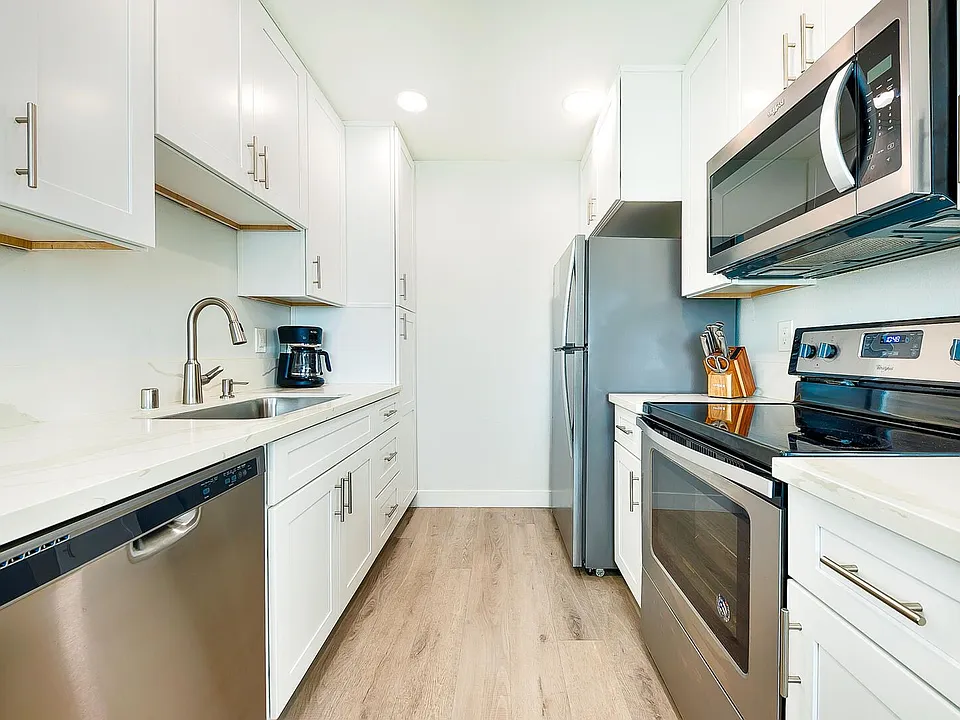 1524 Thomas Ave #8