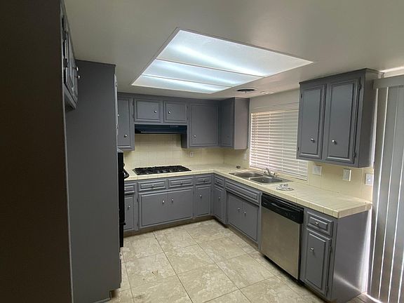 4th image of 7508 Stockdale Hwy APT B