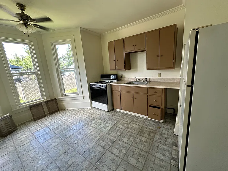 227 King St #1 — Photo 3
