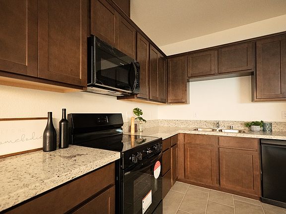 2nd image of 916 N Olive Ave