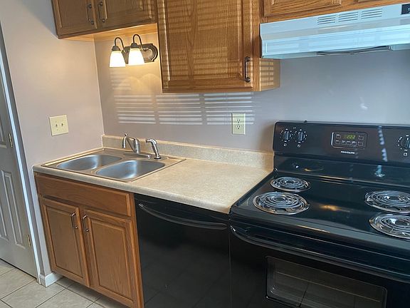 4th image of 233 Saint Clair Dr